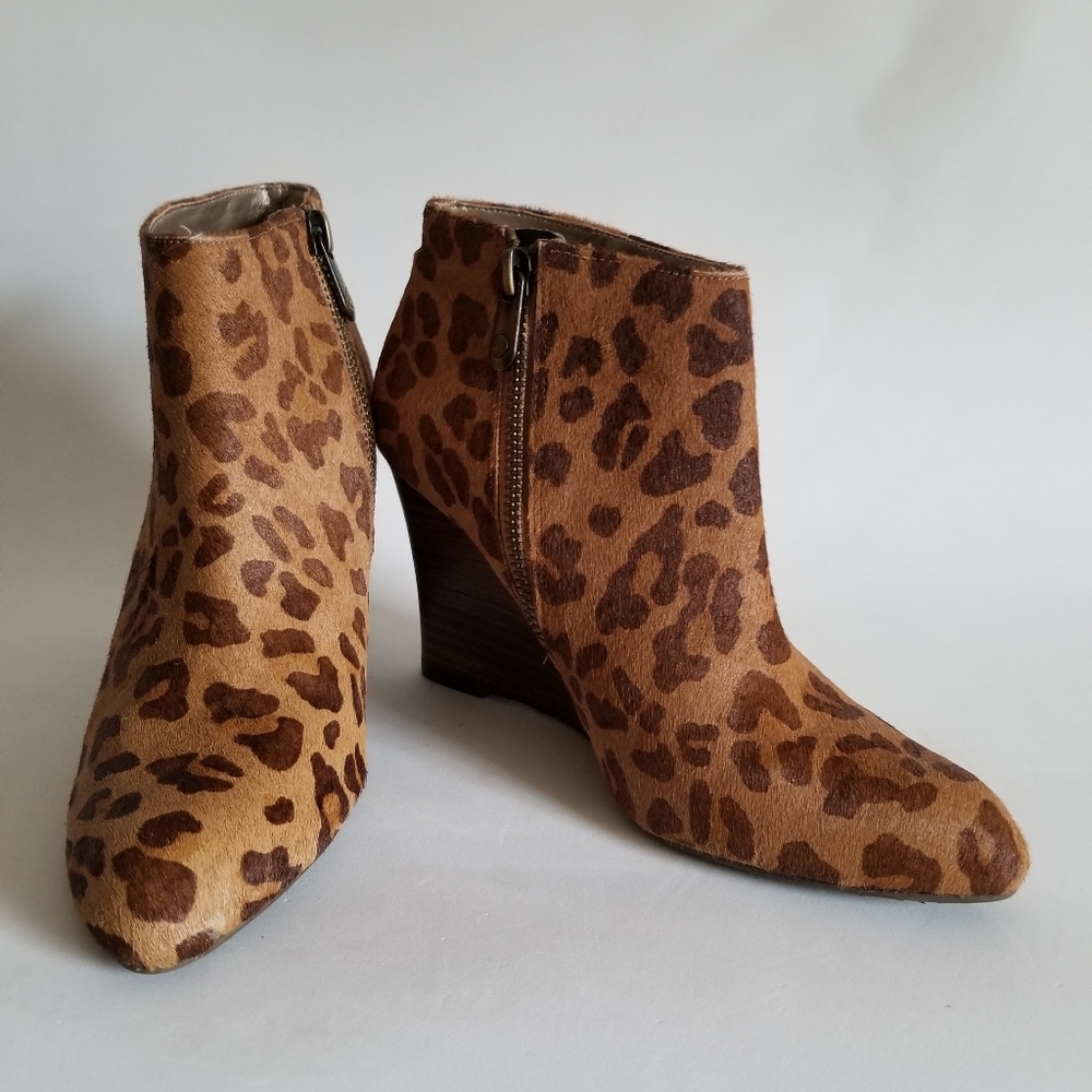 Adrienne Vittadini Ankle Boot 6M Wedge Heel Camel